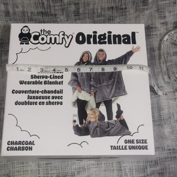 The Comfy Original Luxurious Sherpa Lined Wearable Blanket Charcoal NWT NEW - Picture 11 of 13